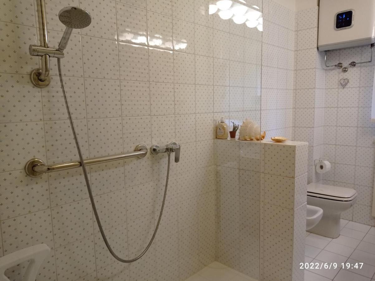 Down Town Emily Apartment La Spezia Ngoại thất bức ảnh